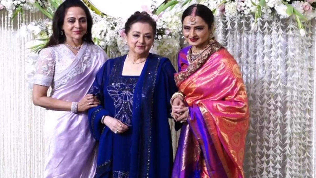 Iconic! Saira Banu, Hema Malini, Rekha Pose Together At Ira Khan, Nupur Shikhare's Wedding Reception. Watch