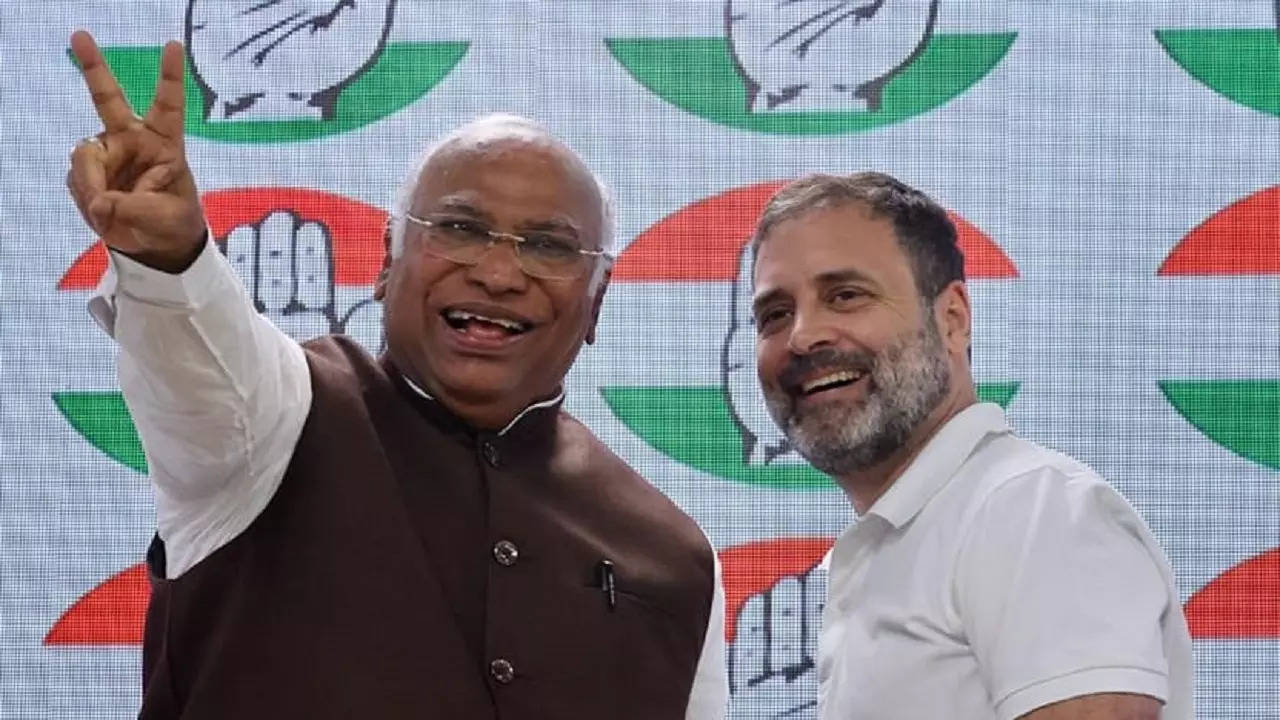 Mallikarjun Kharge With Rahul Gandhi