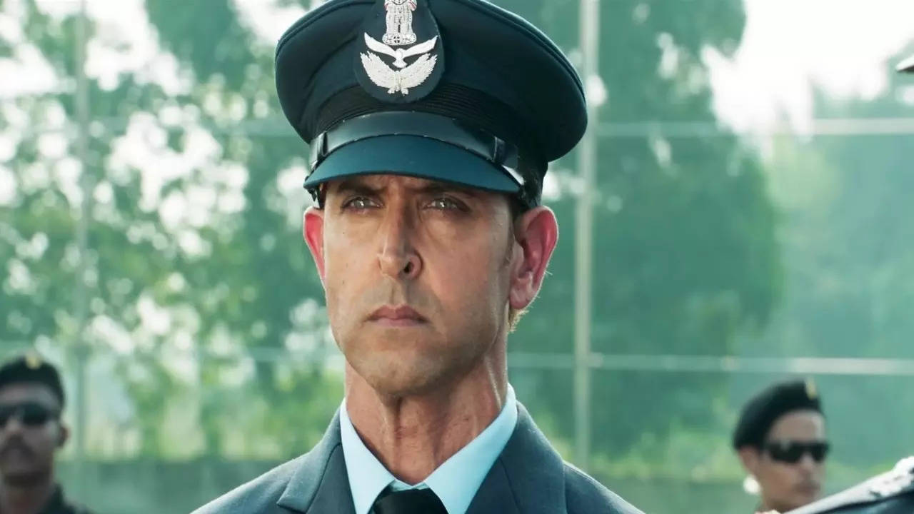 Fighter' teaser Kerala Twitter reactions: Netizens compare the Hrithik  Roshan starrer to 'Top Gun: Maverick