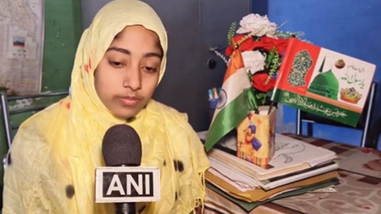 Ram Mandir Innaugration: Muslim Woman Sings 'Ram Aayenge' Bhajan | Watch