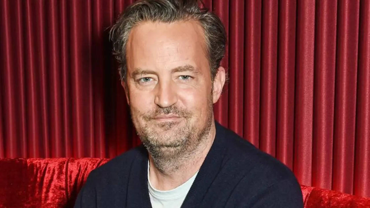 Charlie Puth Pays Tribute To Matthew Perry At Emmys Wit Friends Theme