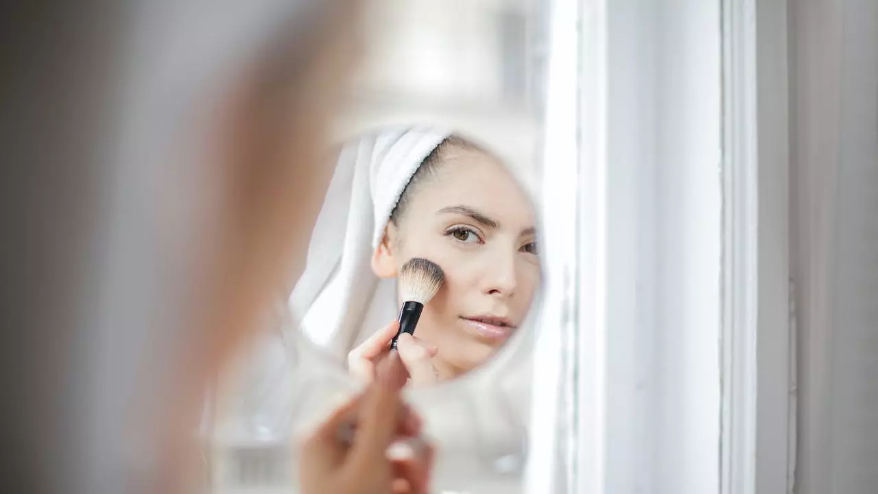 Red carpet makeup at home