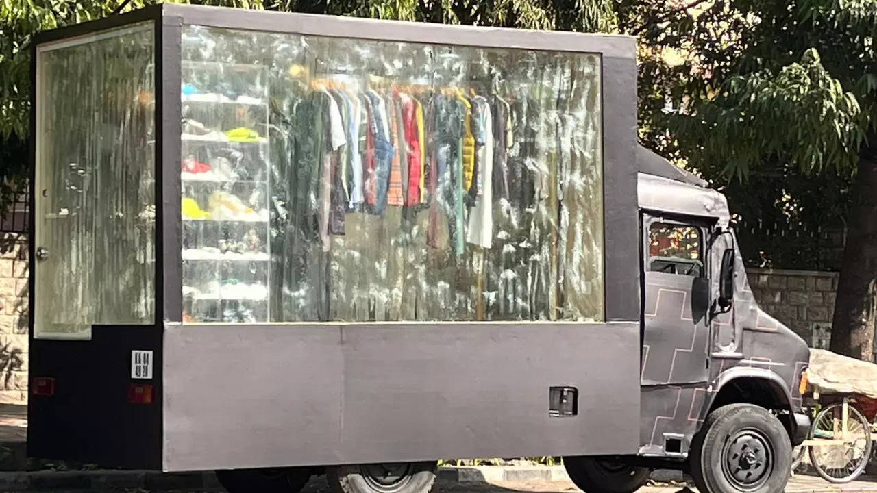 A mobile clothing store truck parked on a Bengaluru road. | Courtesy: Pakchikpak Raja Babu