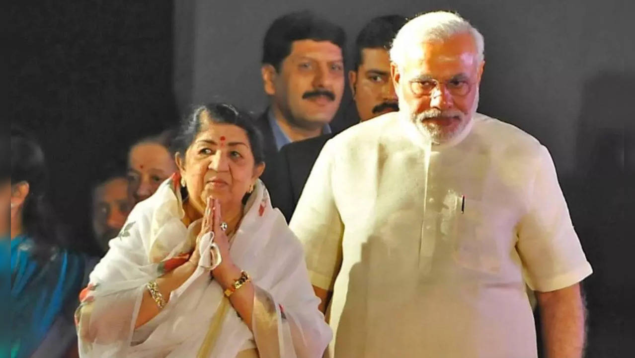 PM Narendra Modi with Lata Mangeshkar