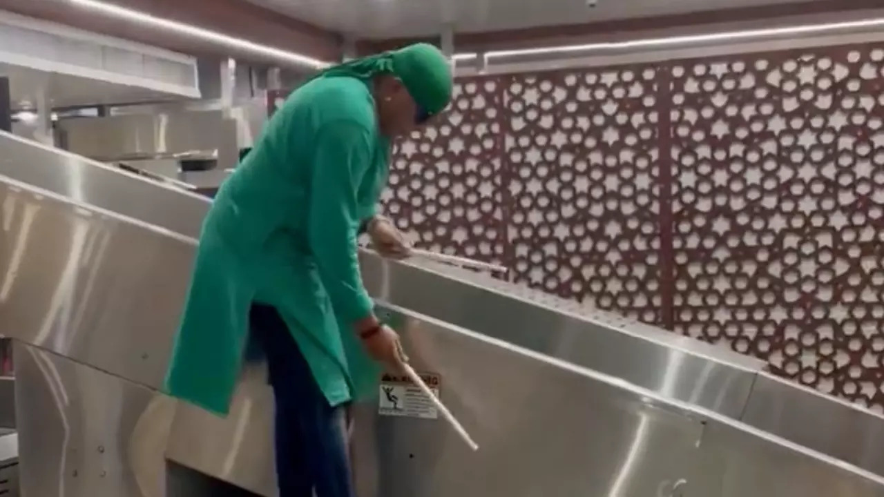 Sivamani improvises with his drum sticks on a baggage belt at Kochi airport. | Courtesy: Sheetal Mehta/X