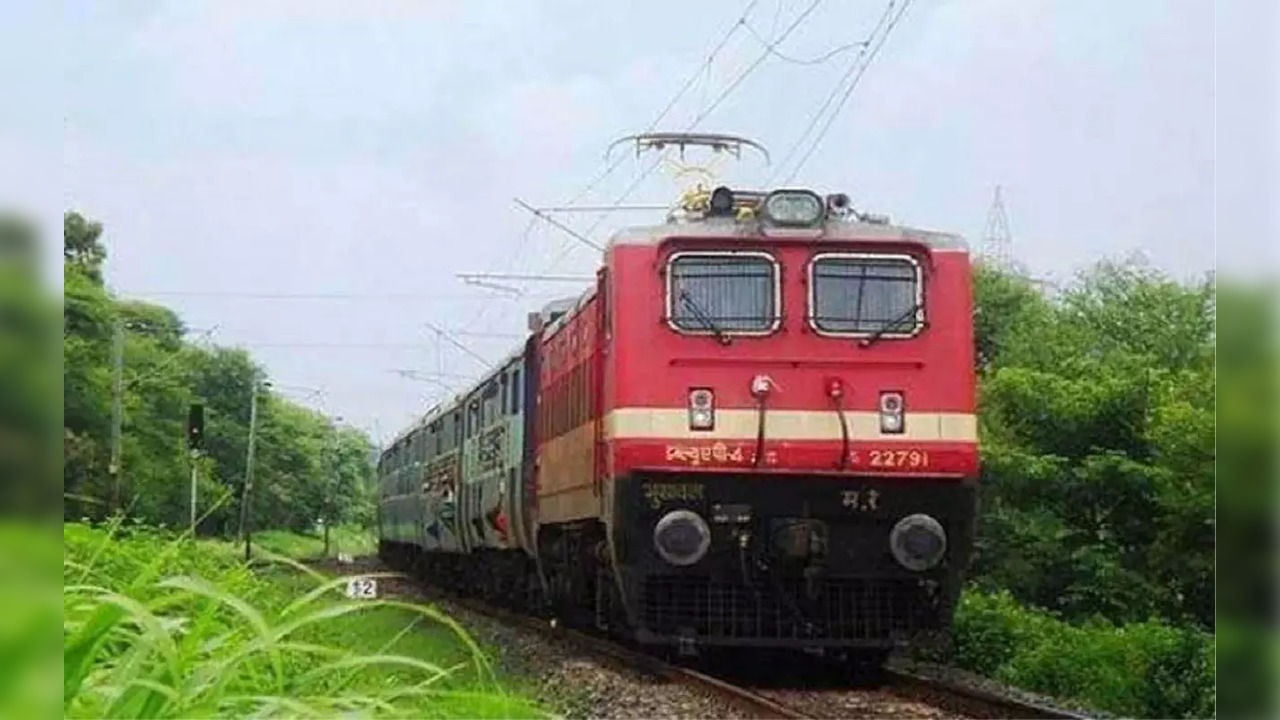 4 Killed, Several Injured After Being Hit By Kalinga Utkal Express in Jharkhand