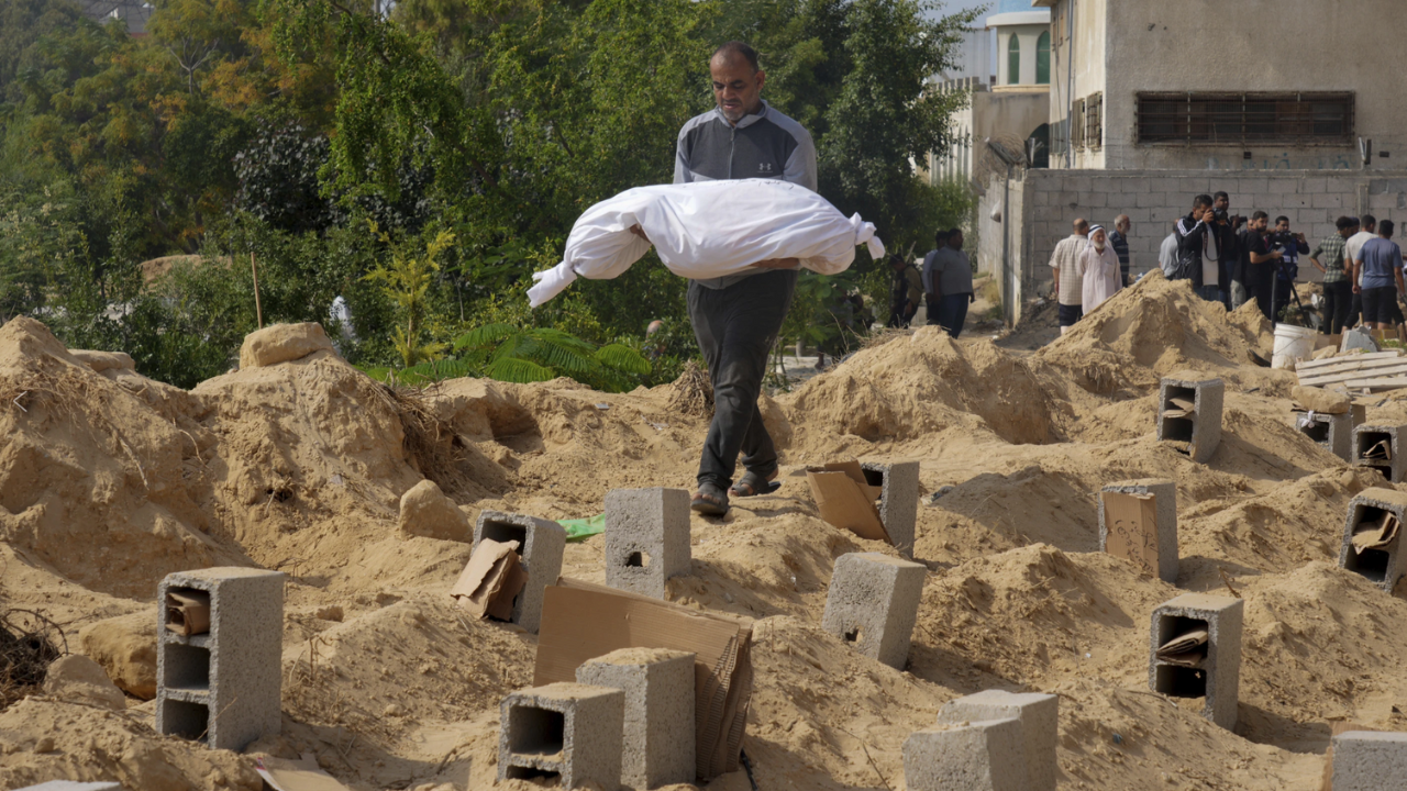 Graves in Gaza