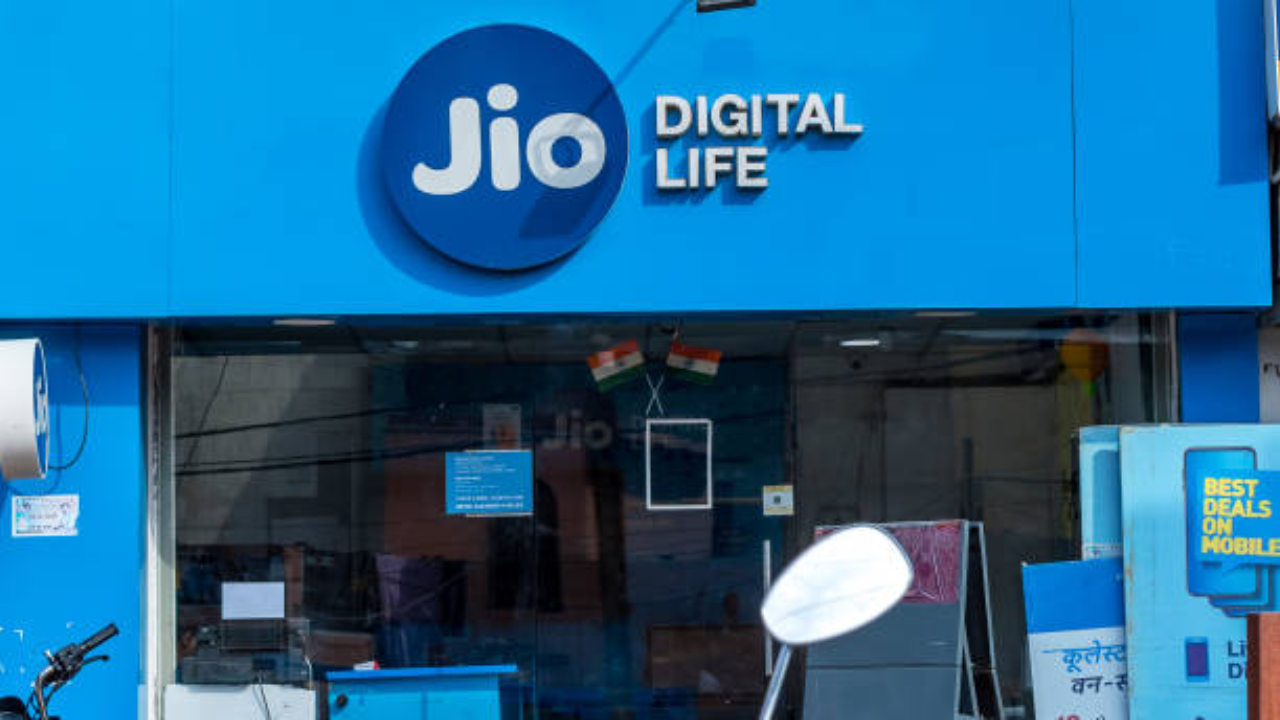 Reliance Jio Quarterly Results: Profit Up 12.3 pc YoY to Rs 5208 crore, Revenue Up 10.3 pc