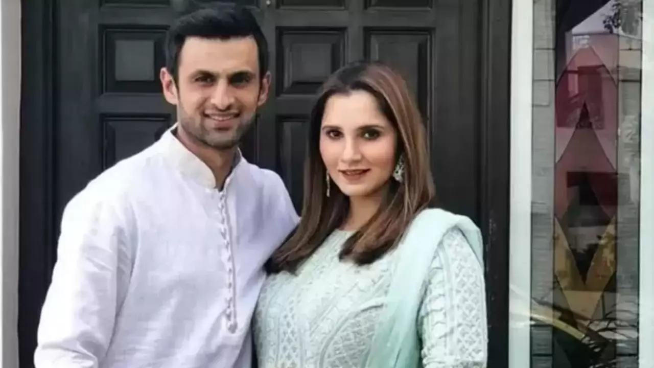 WATCH| Pakistan Cricketers Ki Favourite Topic...: Sania Mirza's Old Remark On  Shoaib Malik Goes Viral