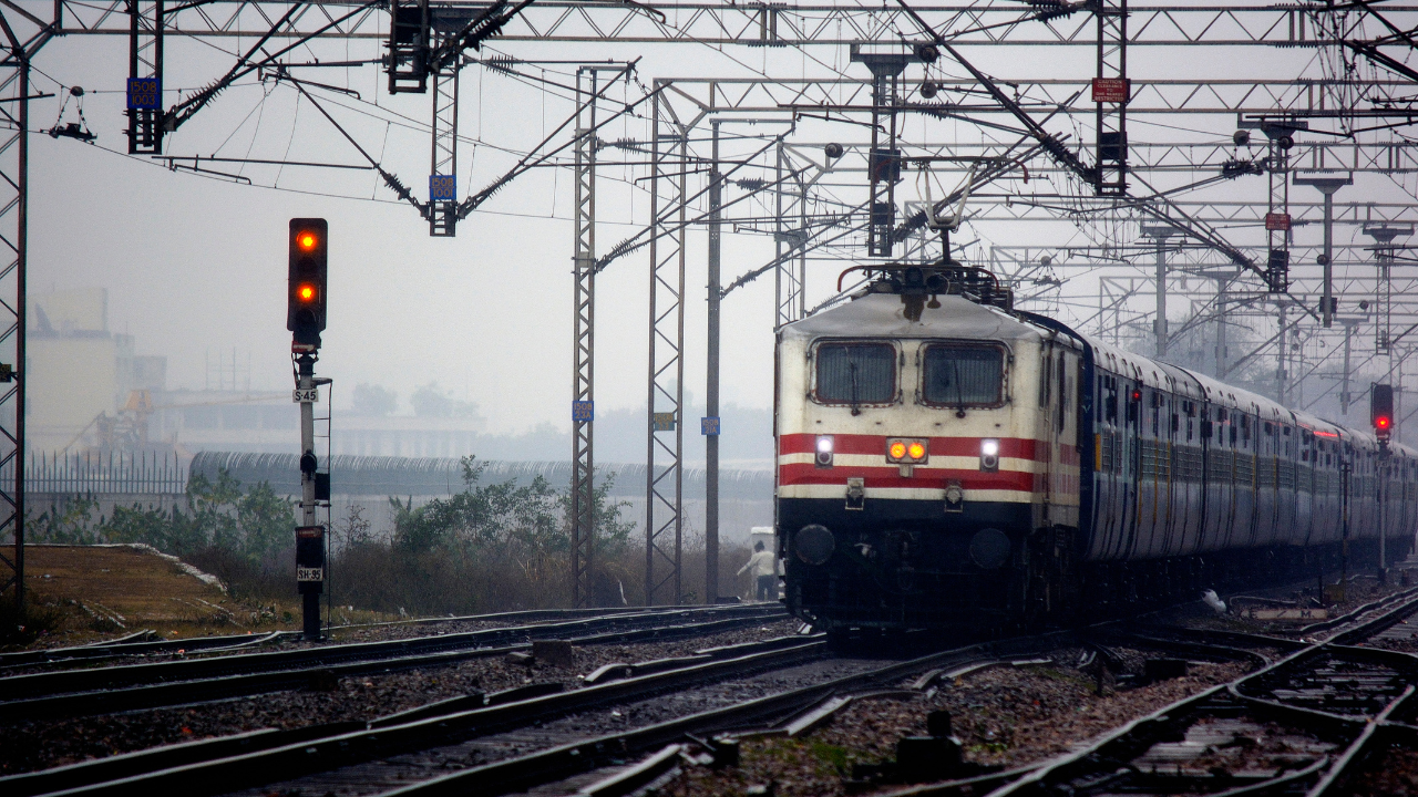 55-year-Old Man Loses Both Legs While Fighting A Snatcher At Delhi station