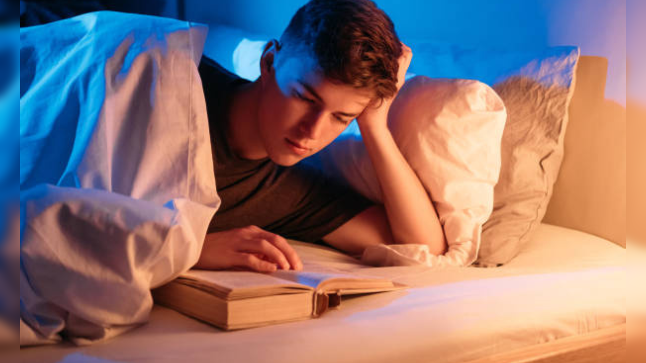 3 benefits of reading book before going to sleep in marathi