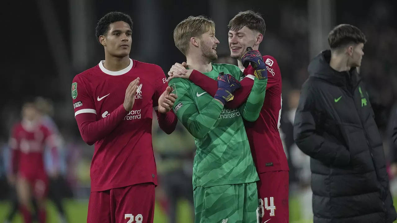 Liverpool beat Fulham to reach League Cup final