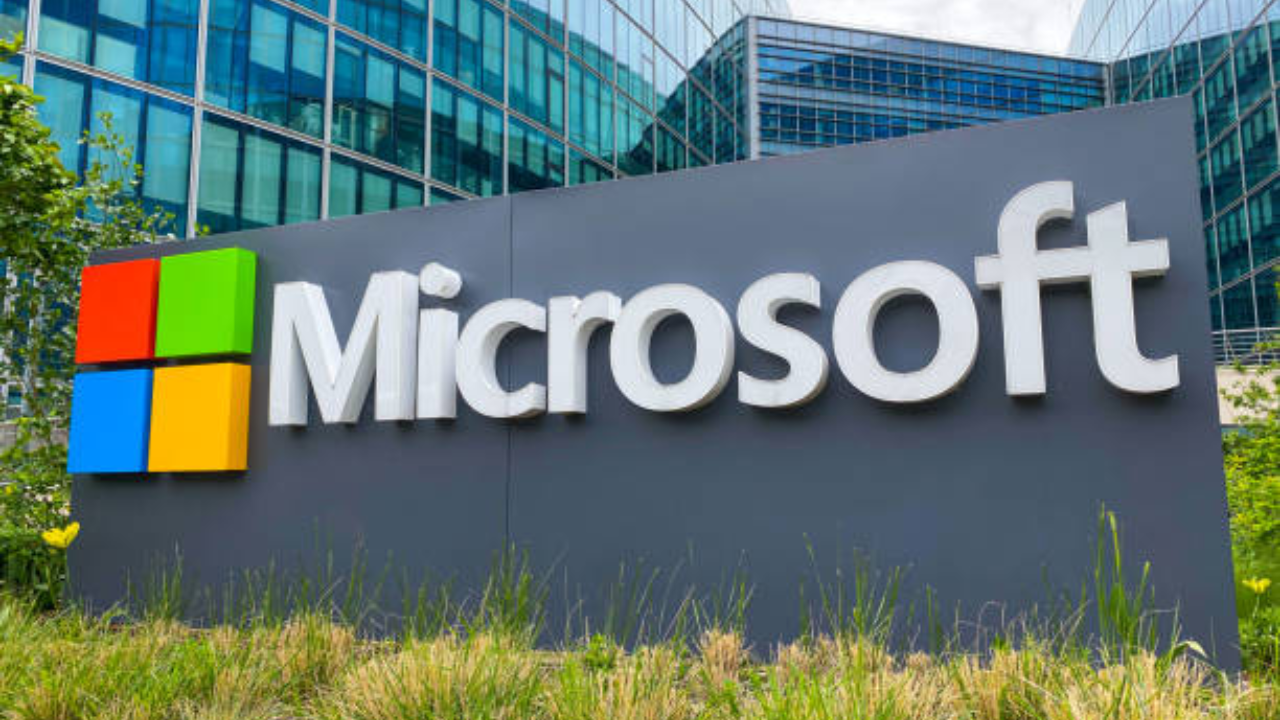 Microsoft Briefly Hits $3 Trillion Market Valuation, Following Apple, Fueled by Strong Optimism in AI