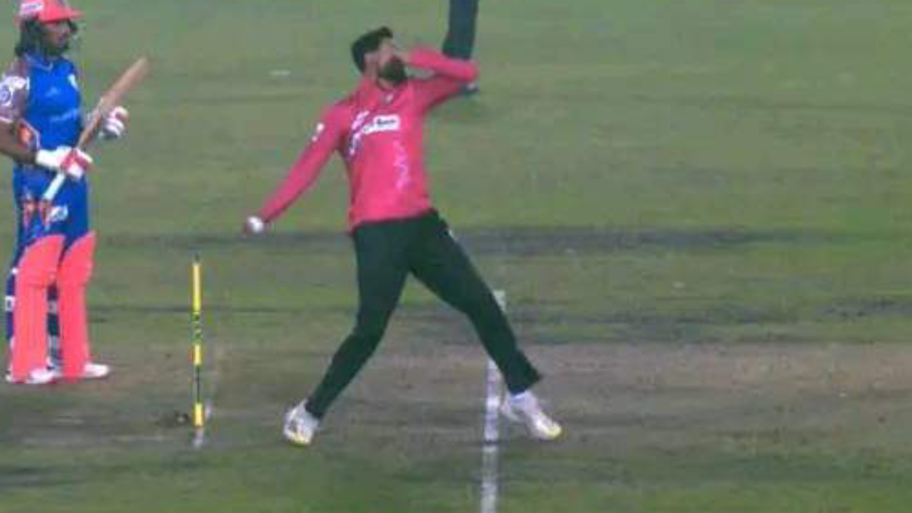 Shoaib Malik no ball