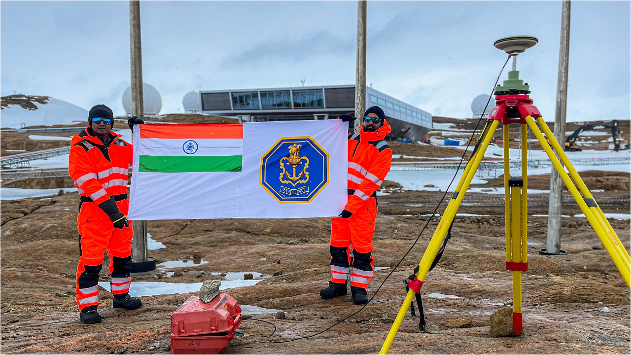 Indian Navy's INHD Team Celebrates 75th Republic Day In Antarctica ...