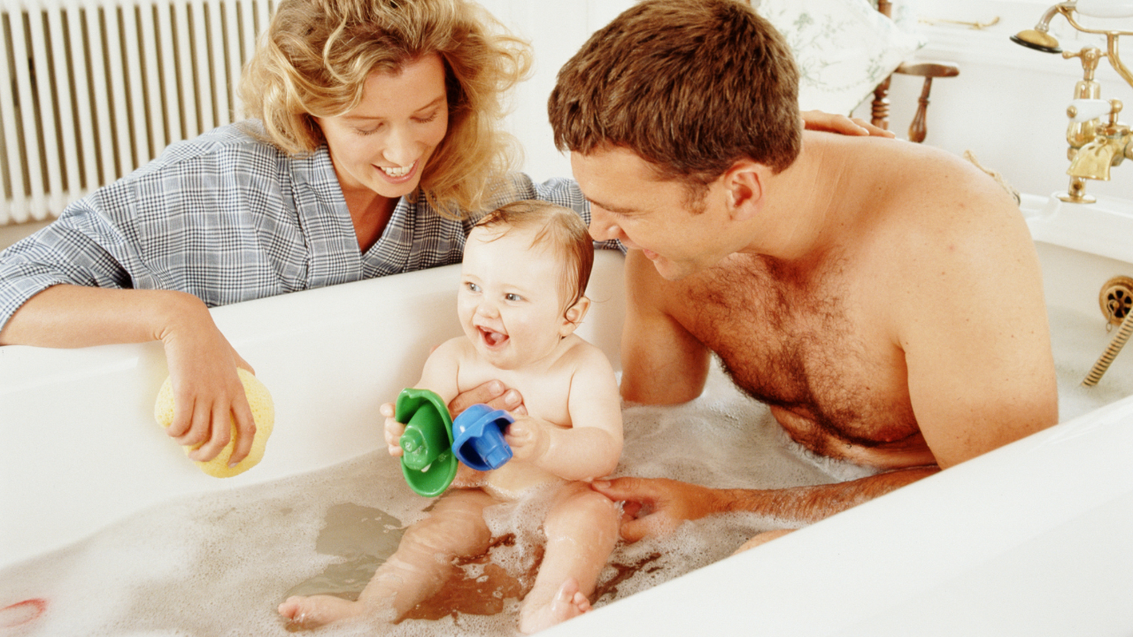 Know why bathing with your newborn might help them in many ways. Pic Credit: Canva