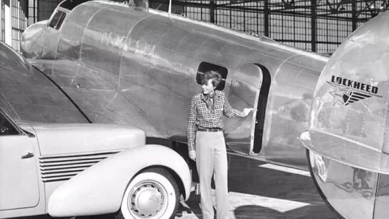 Ex-Air Force Pilot Believes Sonar Image Holds Key To Amelia Earhart's Disappearance