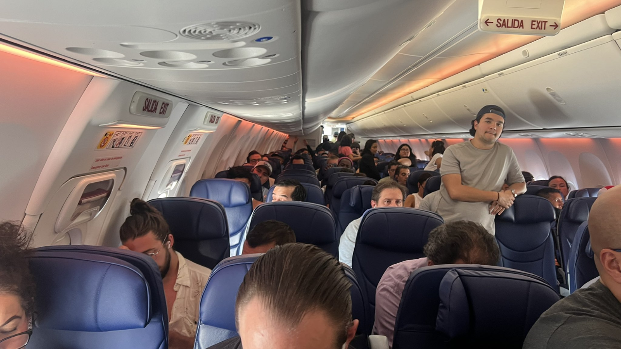Passengers on the Aeromexico flight started walking on the plane’s wing,