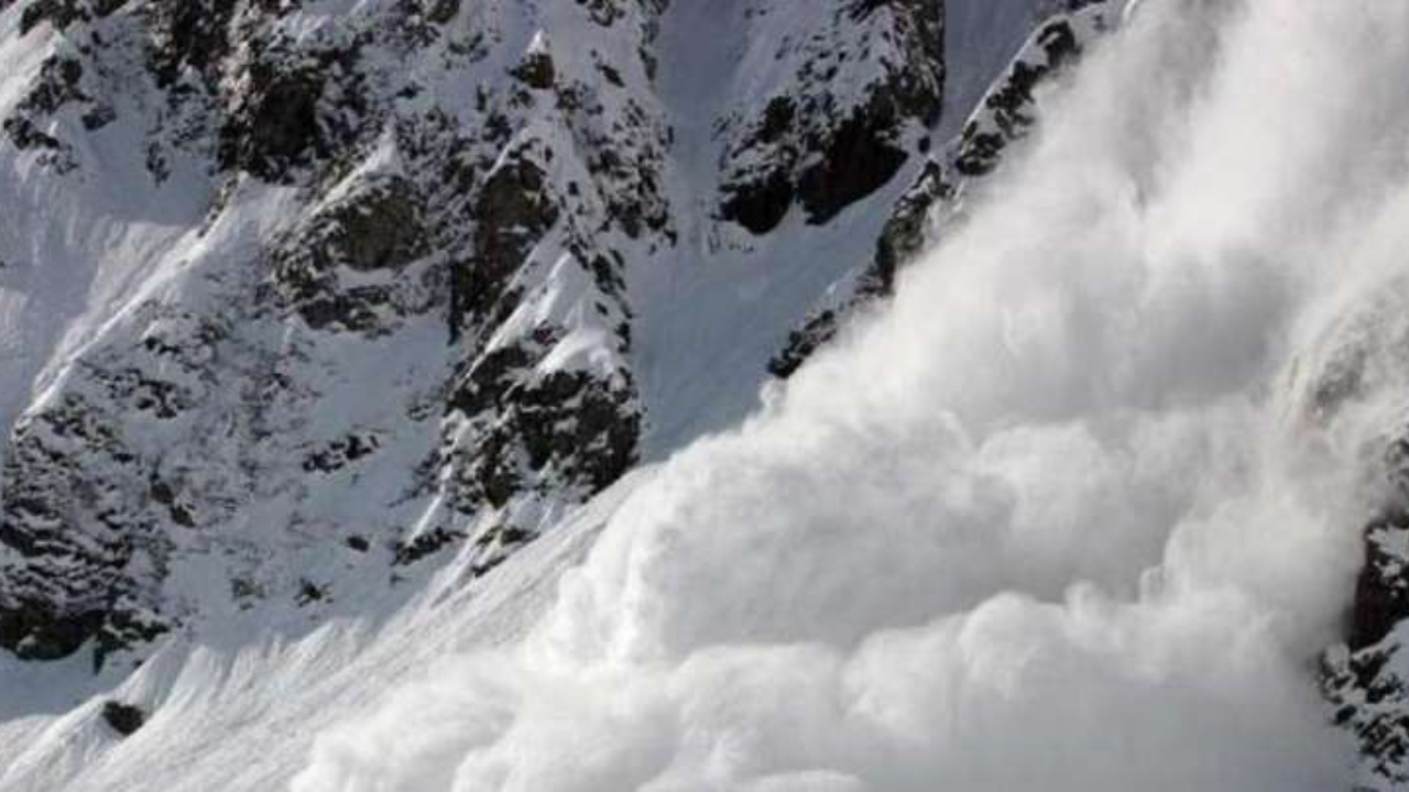 avalanche warning issued for jammu and kashmir's kupwara and ganderbal for next 24 hours