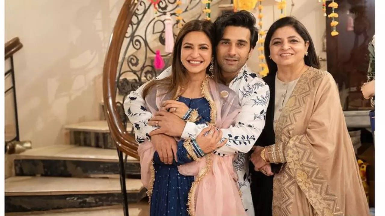 Are Pulkit Samrat, Kriti Kharbanda Engaged? Pics From Supposed Roka Ceremony Go Viral