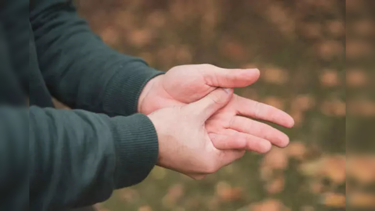 Itching on the hands and legs, what does it mean in palmistry