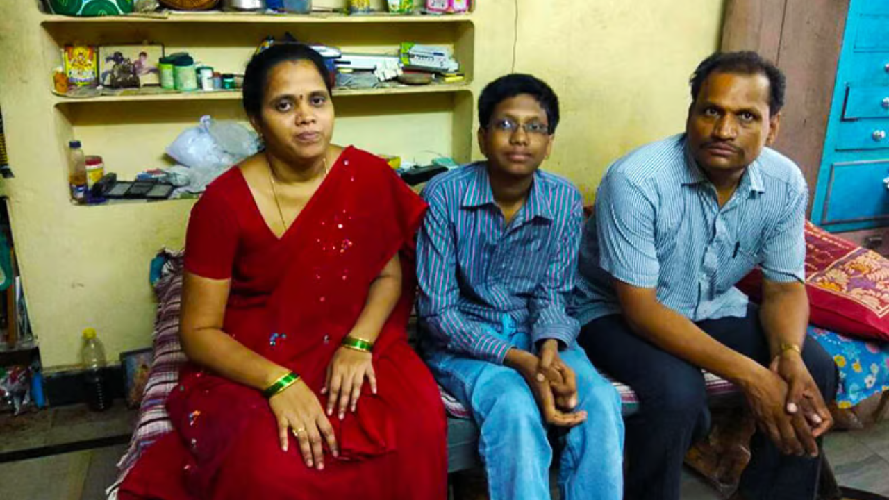 JEE Success Story: Inspiring! Meet Samosa Seller's Son Who Secured AIR 6 in JEE Mains Exam