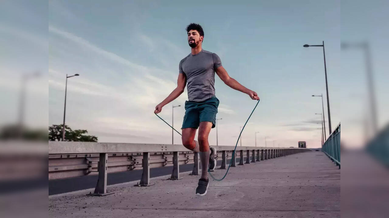 Skipping Rope Exercise विचार न करता दोरीवर उड्या मारल्याने या 5 समस्या
