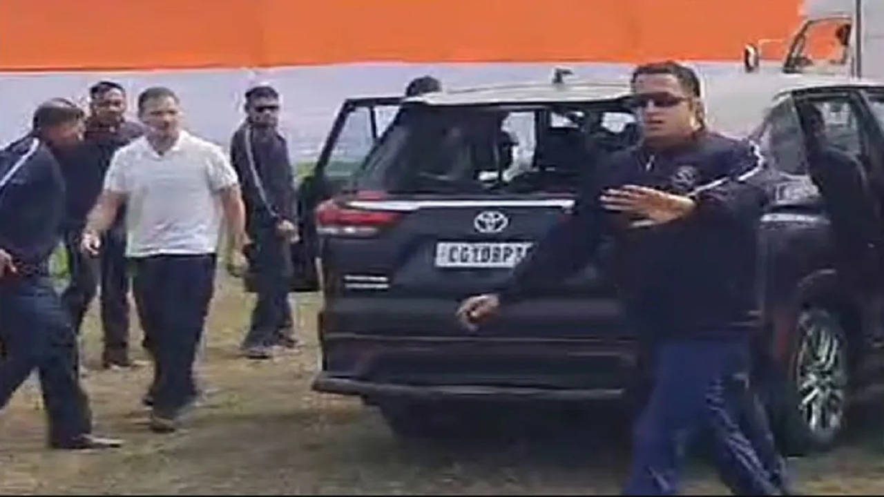 Was Rahul Gandhi's Car Attacked In Bengal?