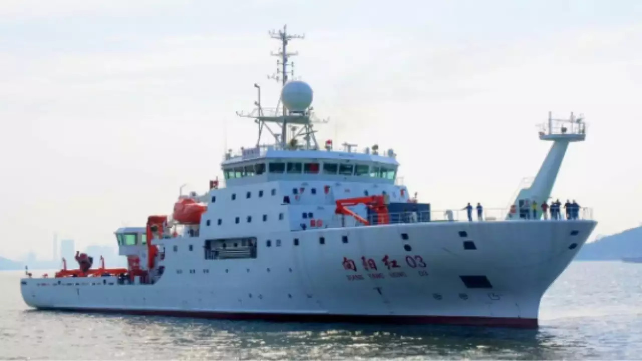 China Begins Flag Waving In Maldives: Two Ships Reach The Island Chain