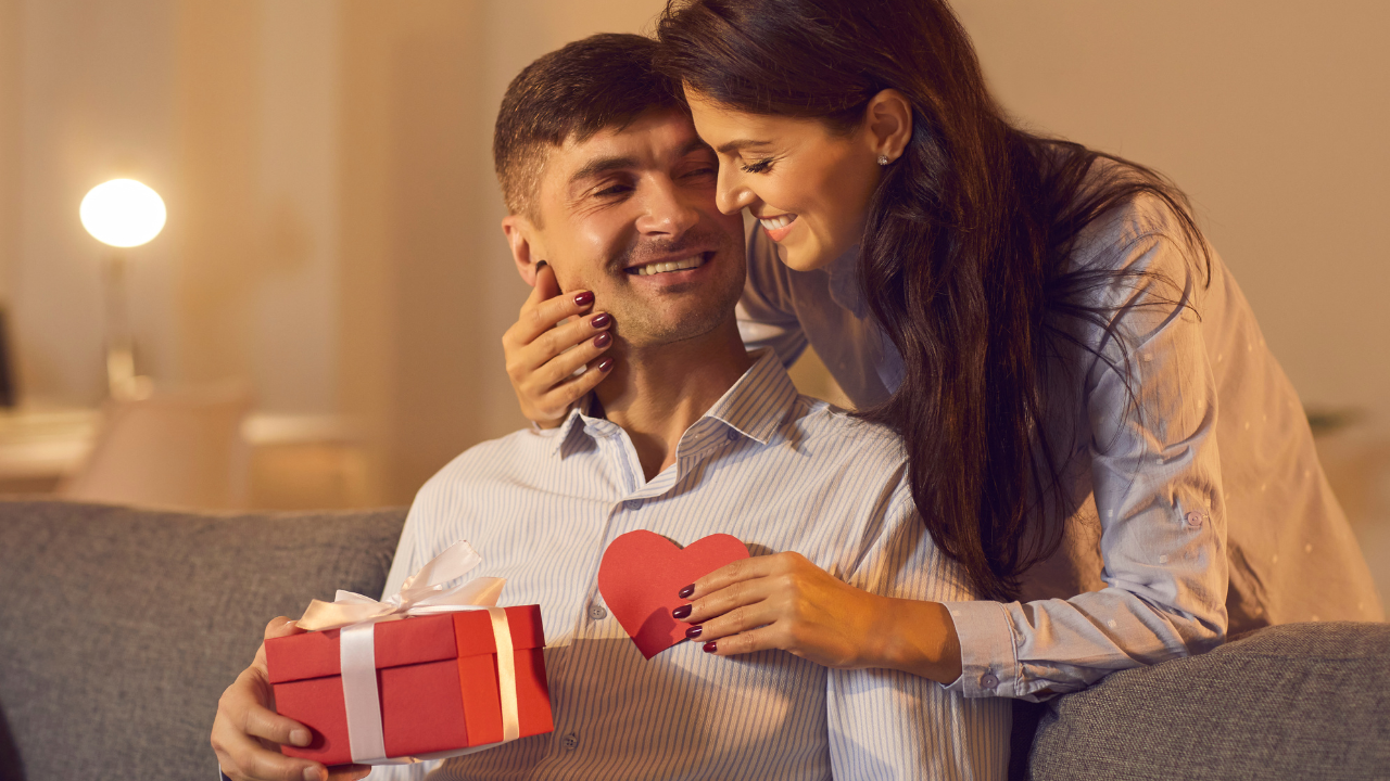 10 Romantic gifts to surprise your husband on Valentine's Day. Pic Credit: Canva