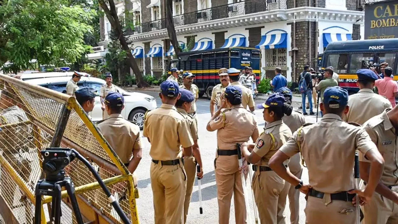 Mumbai Police On Alert After Bomb Threat