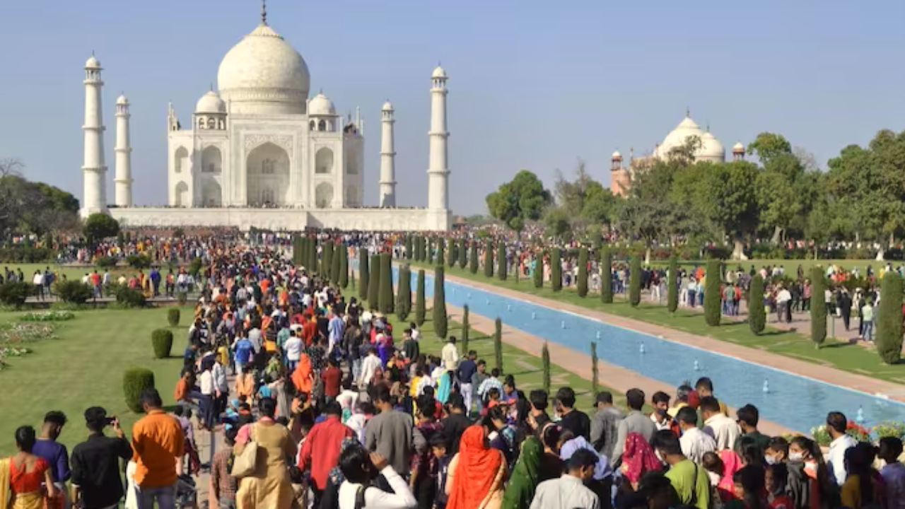 'Urs' At Taj Mahal