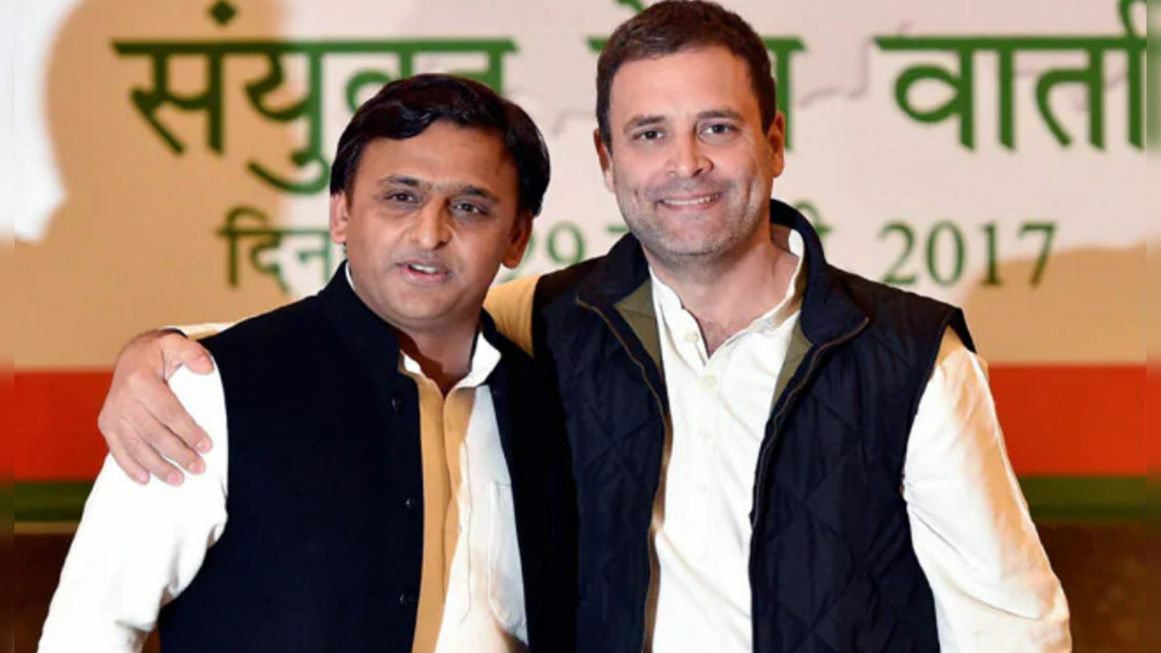 Akhilesh Yadav With Rahul Gandhi