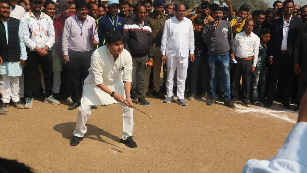 Aviation Minister Jyotiraditya Scindia Plays 'Gilli Danda' | Video