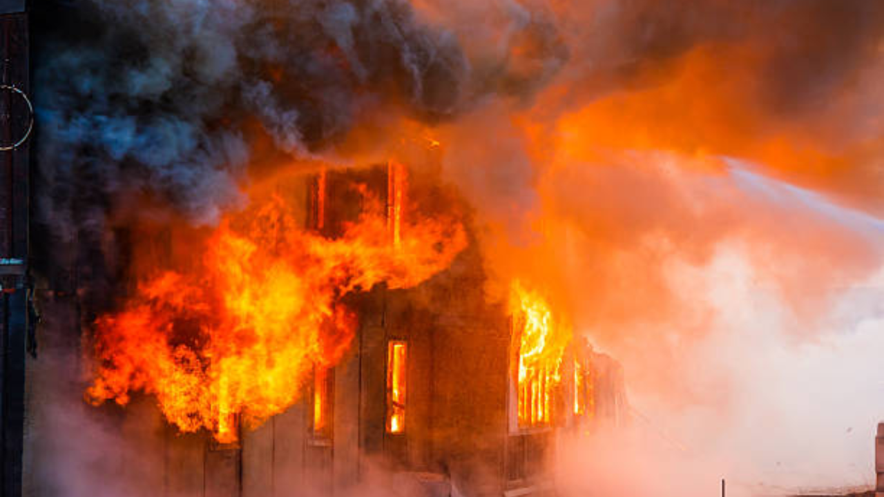 Man sets woman's house on fire