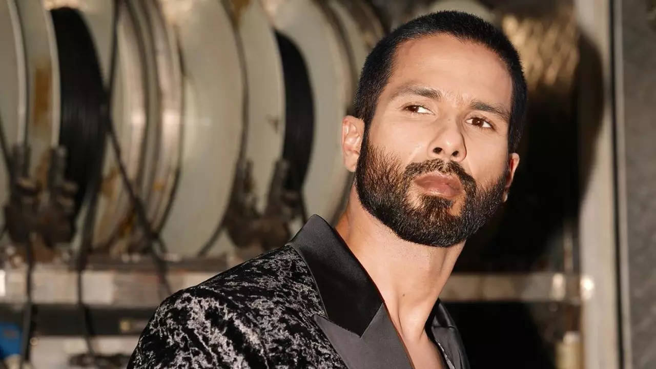 Shahid Kapoor Reacts To Viral Deepfake Trend: Human Beings Are The Problem,  We Push Blame To AI... | Hindi News, Times Now