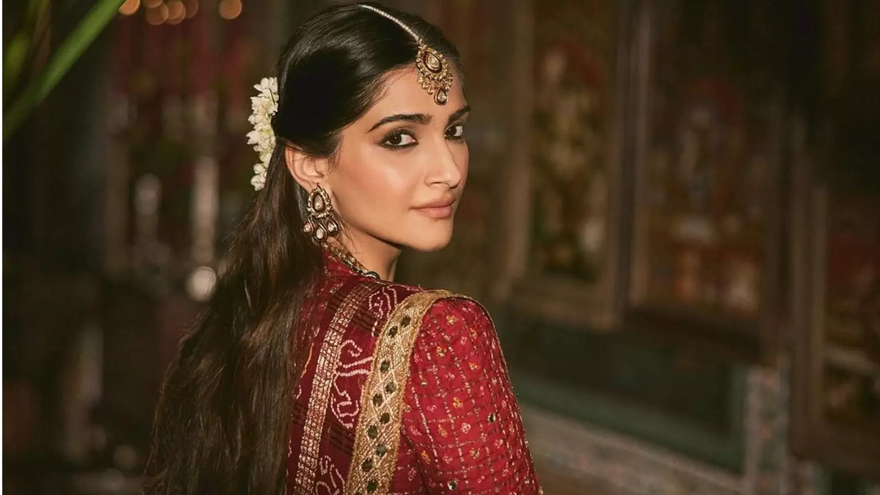 Sonam Kapoor wore her mother Sunita Kapoor's 35 YO red gharchola