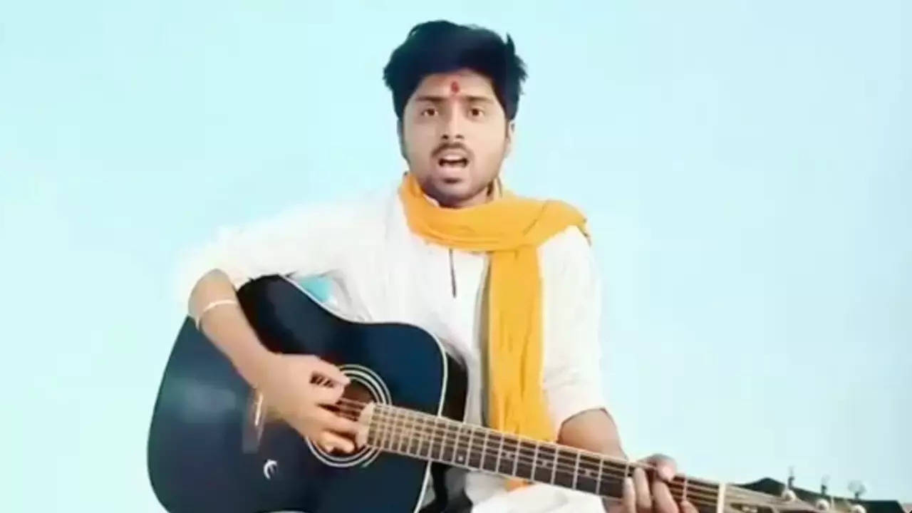 'Join Karle Bajrang Dal' is an anti-Valentine's Day song targeted at young men. | Courtesy: Holy Cow/Youtube