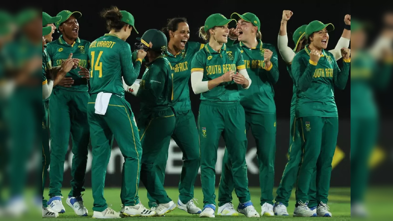 South Africa beat Australia in second women's ODI.