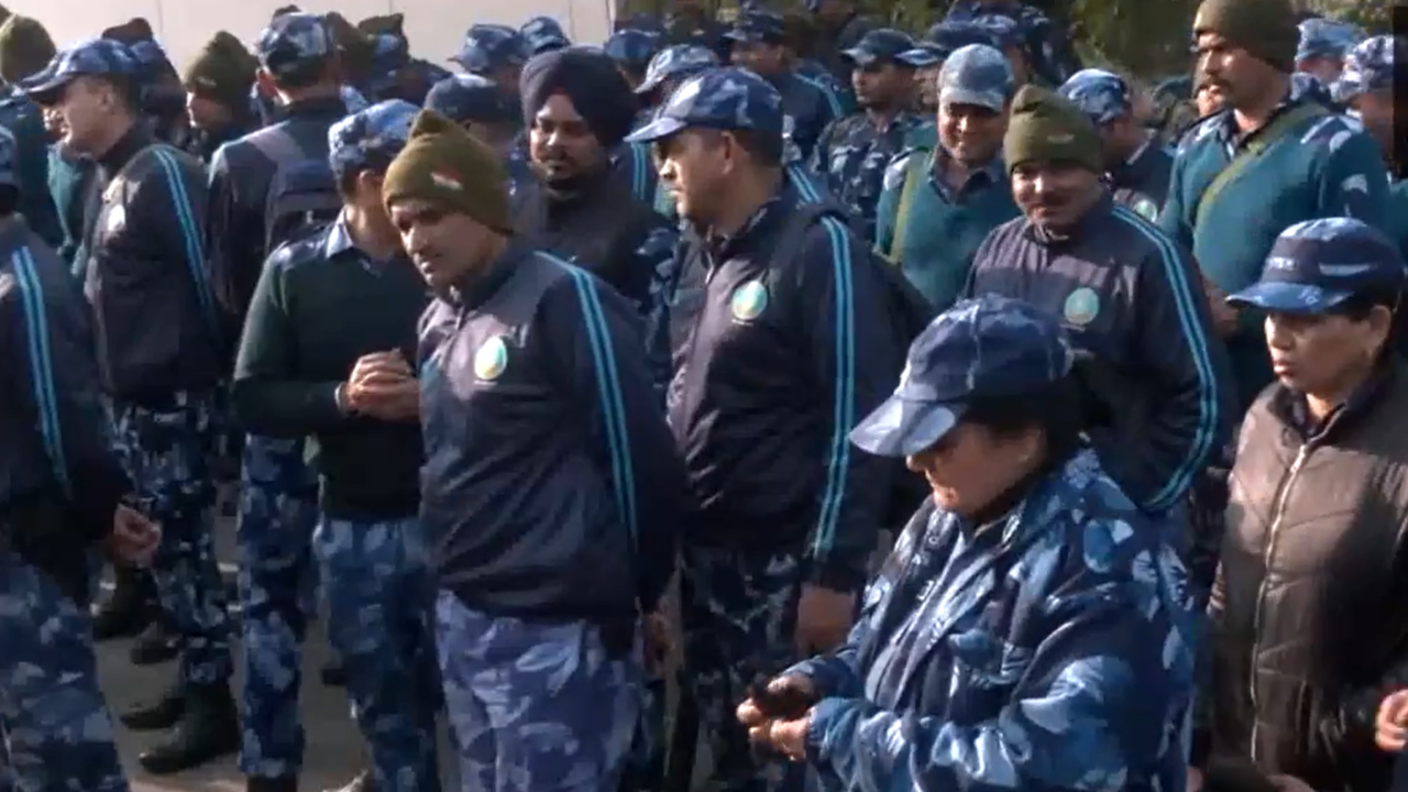 Security stepped up at the Delhi-Noida, Chilla border, in view of the farmers' protest march.