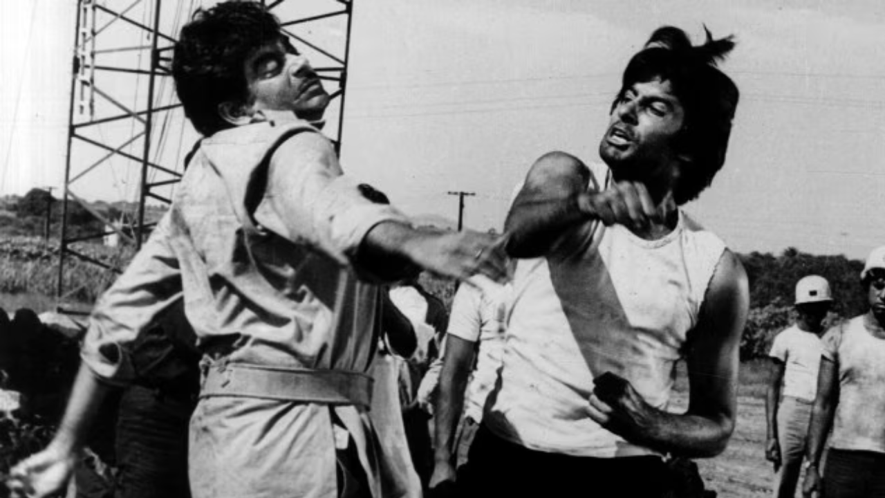 Shatrughan Sinha and Amitabh Bachchan's Fight Scene from Kala Patthar