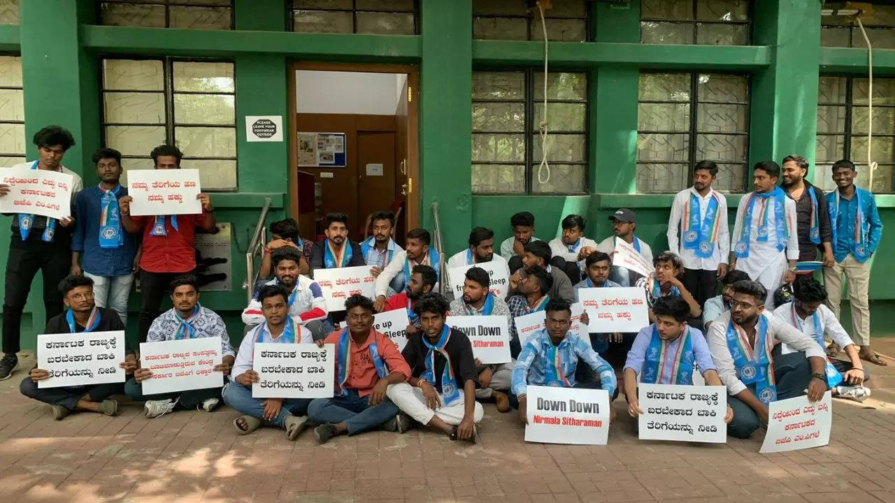 NSUI students protest