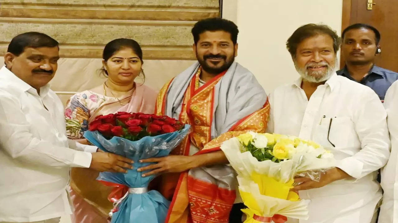 Patnam Mahender Reddy and his wife Sunitha Reddy Meets Revanth Reddy