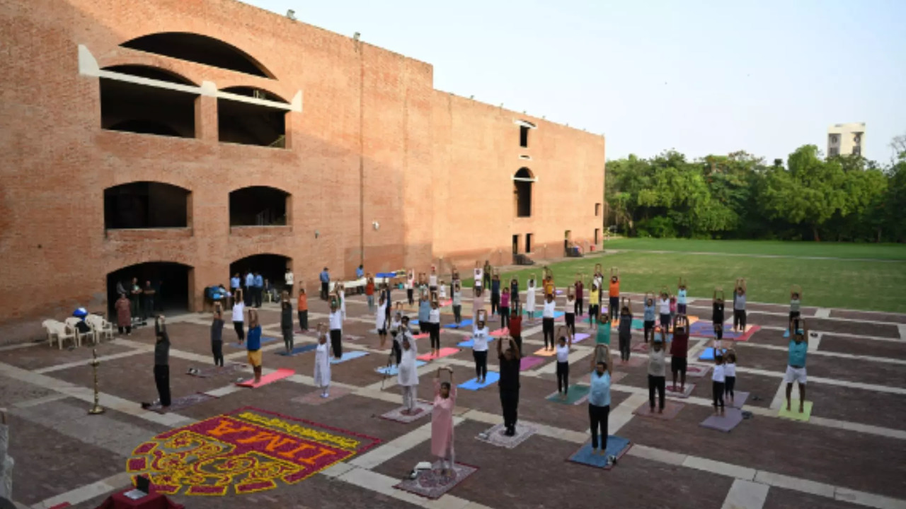 IIM Ahmedabad Placement 2024: Accenture Strategy Makes Most Offers in Cluster 1 of IIMA Placement