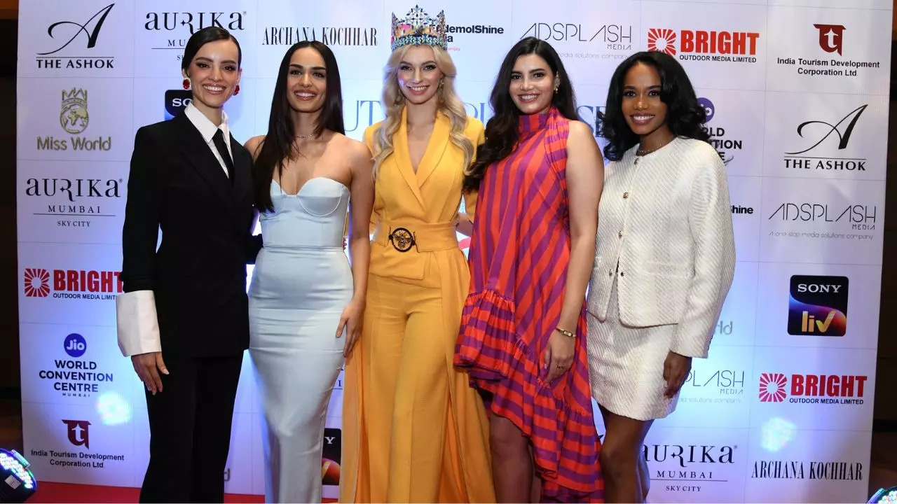 Vanessa Ponce De Leon, Manushi Chillar, Karolina Bielawska, Stephanie Del Valle, Toni Ann Singh