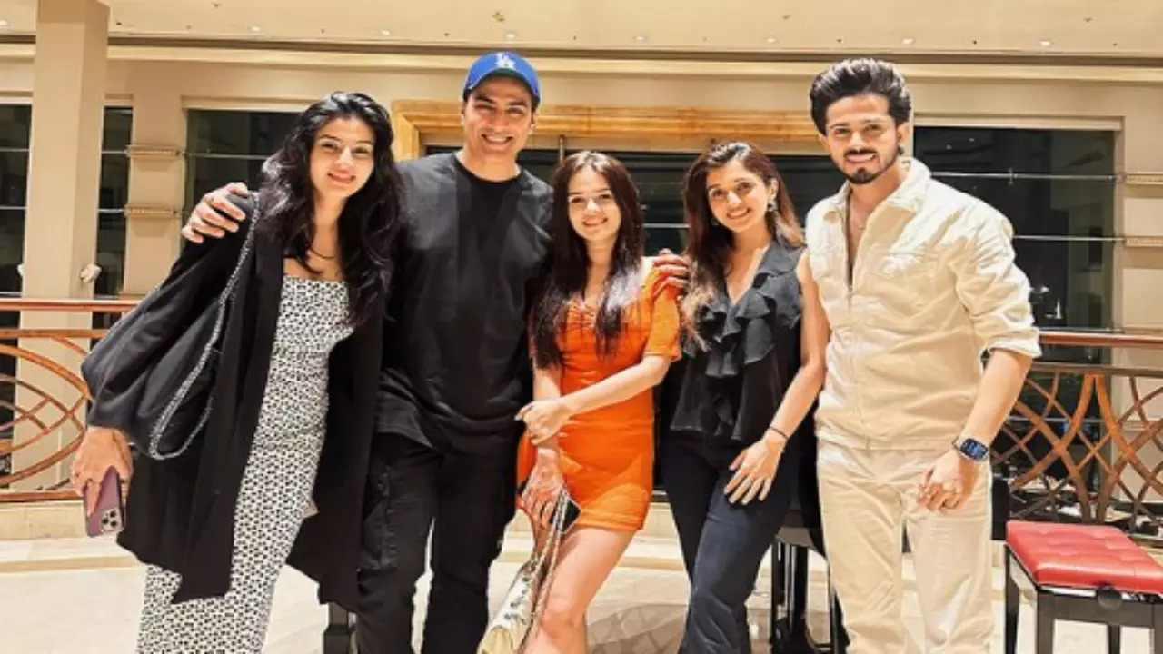 Sagar Parekh Meets Anupamaa Co-Stars Nidhi Shah, Sudhanshu Pandey, Nishi Saxena, Ashlesha Savant