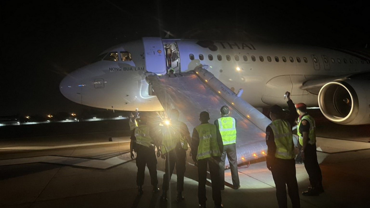 Canadian man opens Thai Airways flight door before takeoff