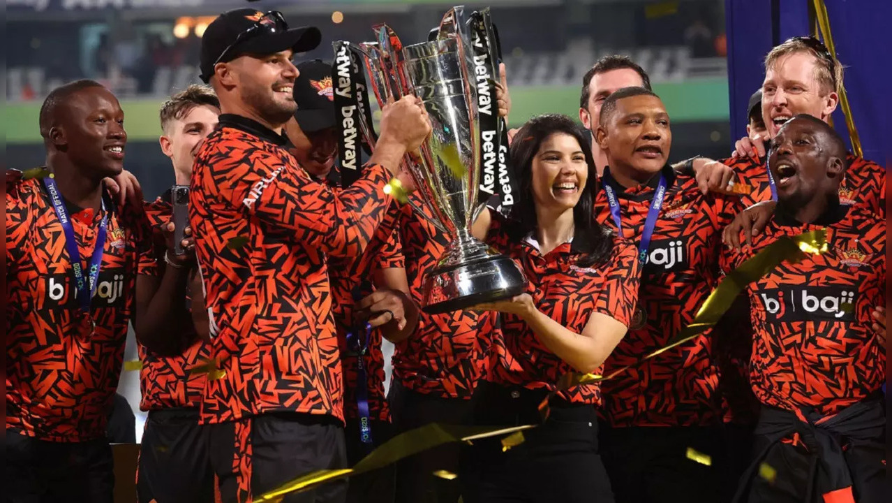 Kavya Maran celebrates with Sunrisers Eastern Cape players after win in SA20 2024 final