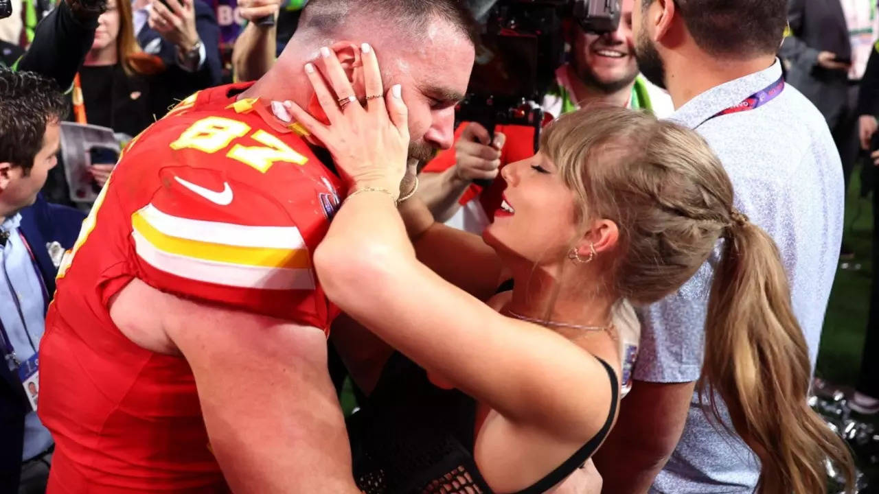 Taylor Swift Steals Spotlight At Super Bowl 2024 As She Cheers For BF Travis Kelce. Fans Sing Love Story