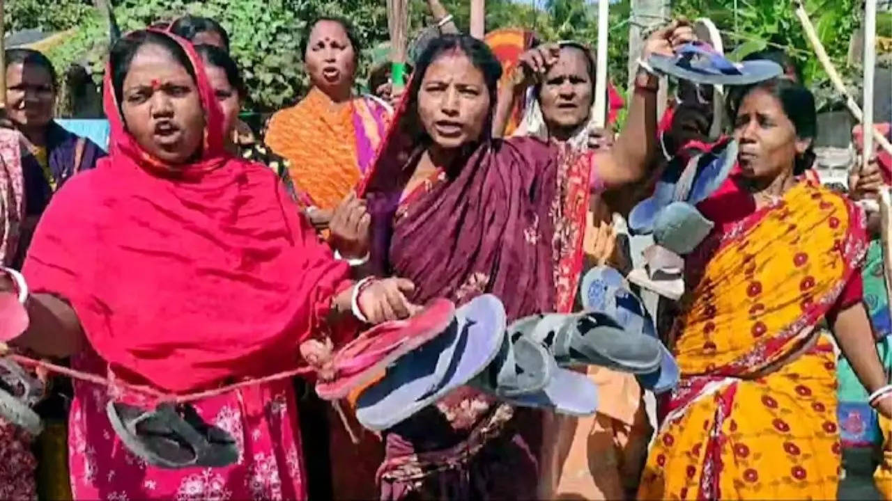 Women protesting in Sandeshkhali